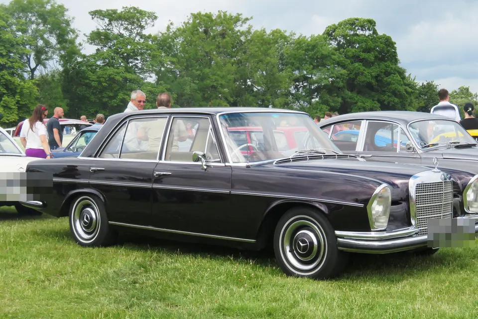 1965 Mercedes-Benz 250 SE W108 saloon, side view