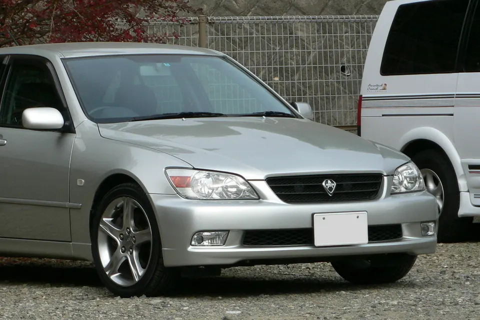 Toyota Altezza Gita wagon, front three-quarter view