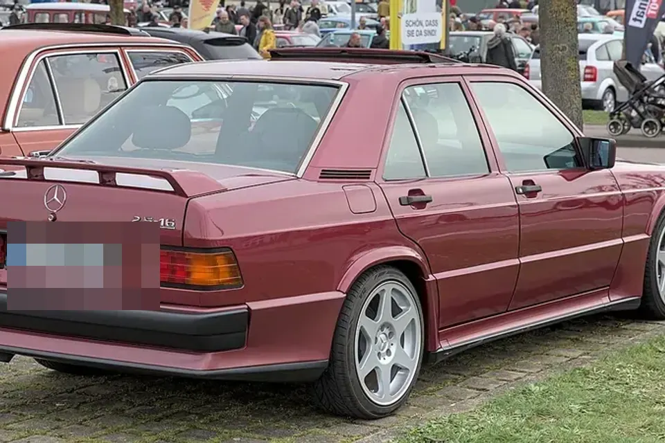 Red Mercedes-Benz 190 E 2.5-16