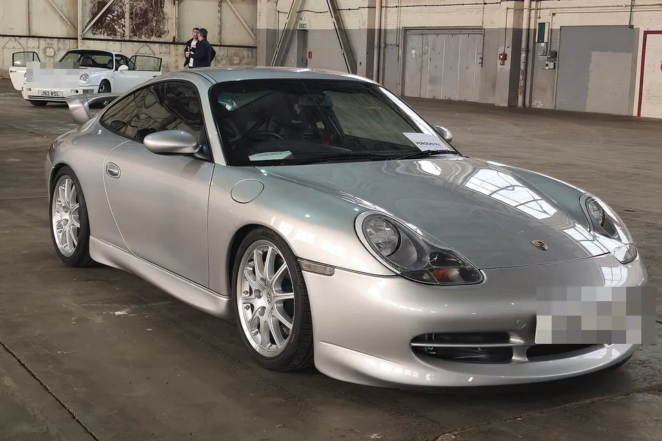 Porsche 911 GT3 Type 996.1, front three-quarter view