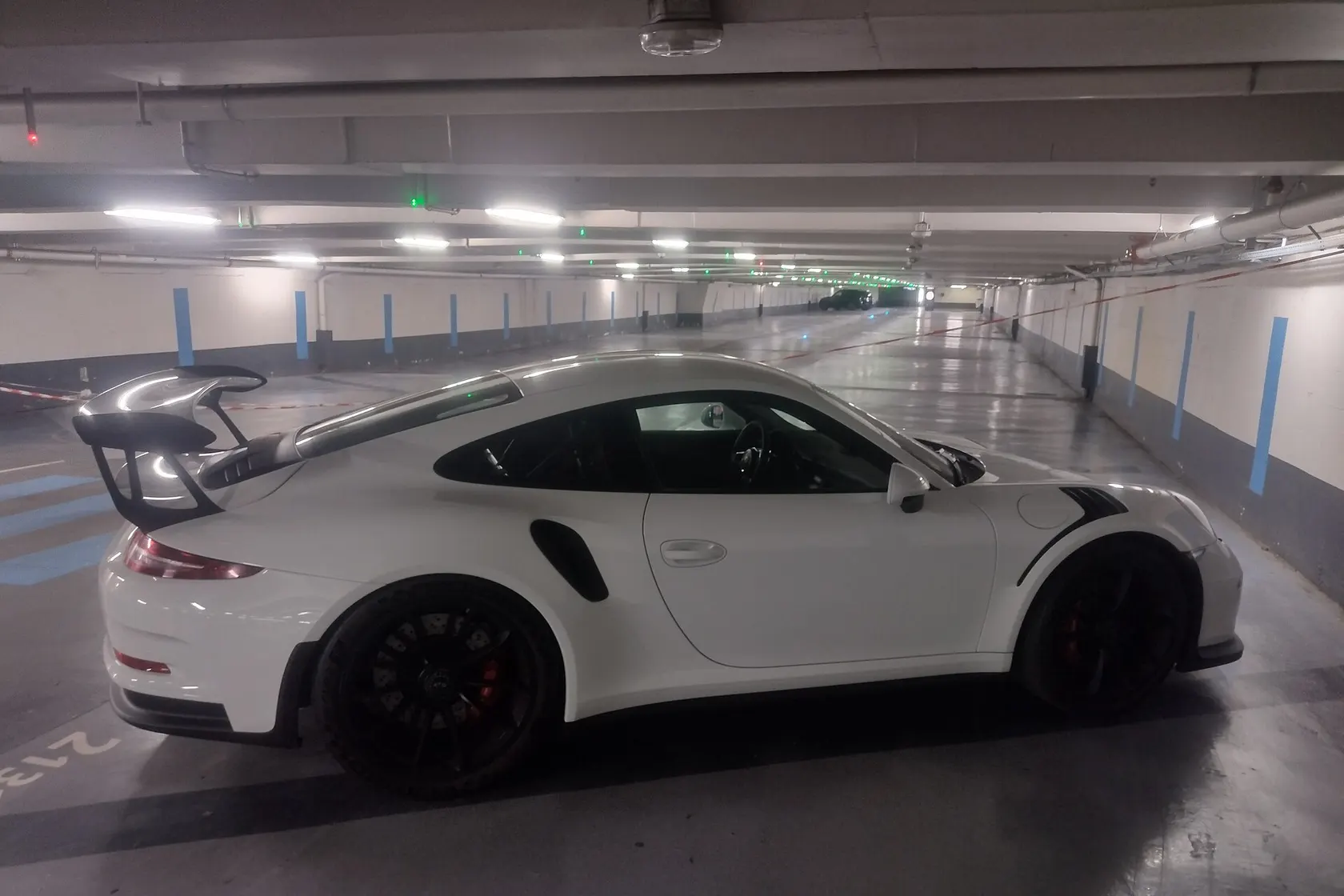 Porsche 911 GT3 RS Type 991.1, front three-quarter view