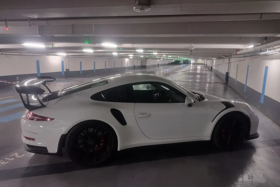 Porsche 911 GT3 RS Type 991.1, front three-quarter view