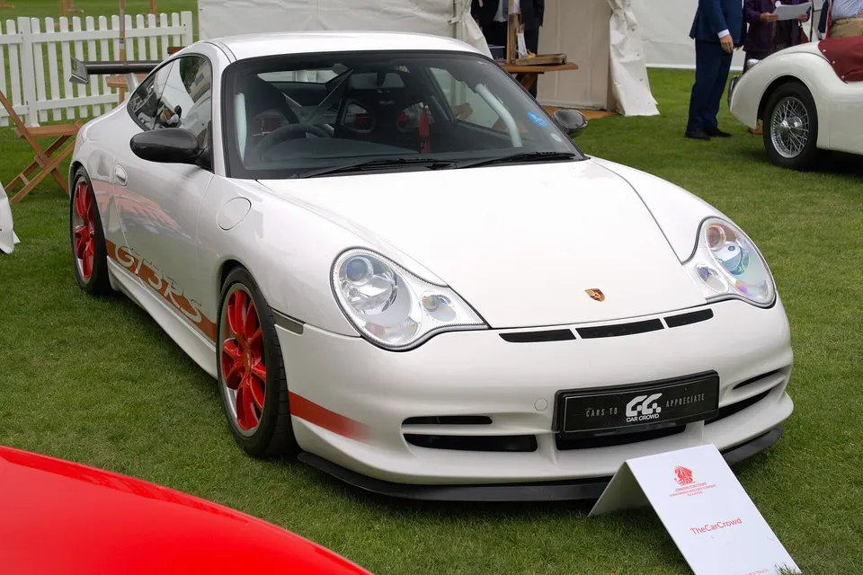 White Porsche 911 GT3 RS Type 996.2 with red script