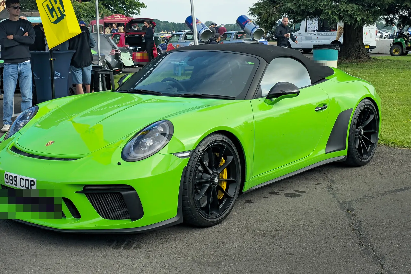 Silver Porsche 911 Speedster Type 991.2, front three-quarter view