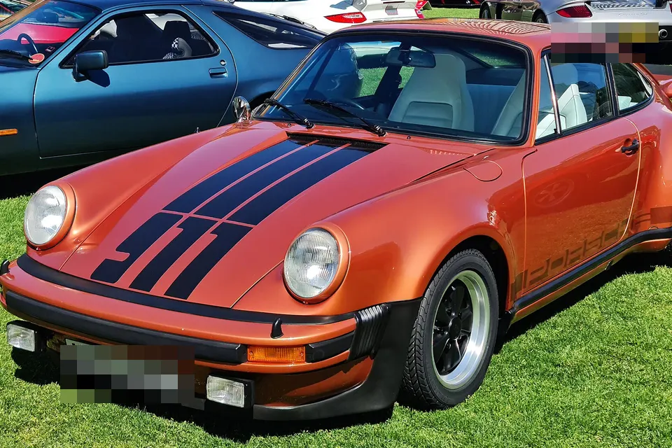 Copper Porsche 911 Turbo 3.0 Type 930, front three-quarter view