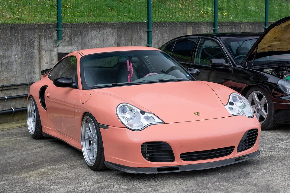 Pink Porsche 911 Turbo Type 996, front three-quarter view