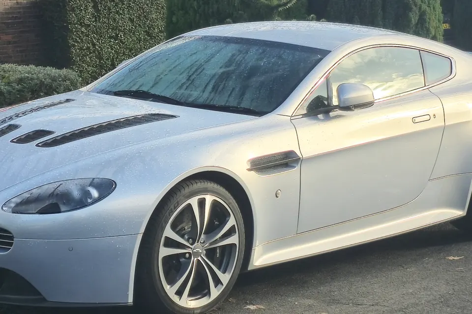 Aston Martin V12 Vantage Coupe in front three-quarter view