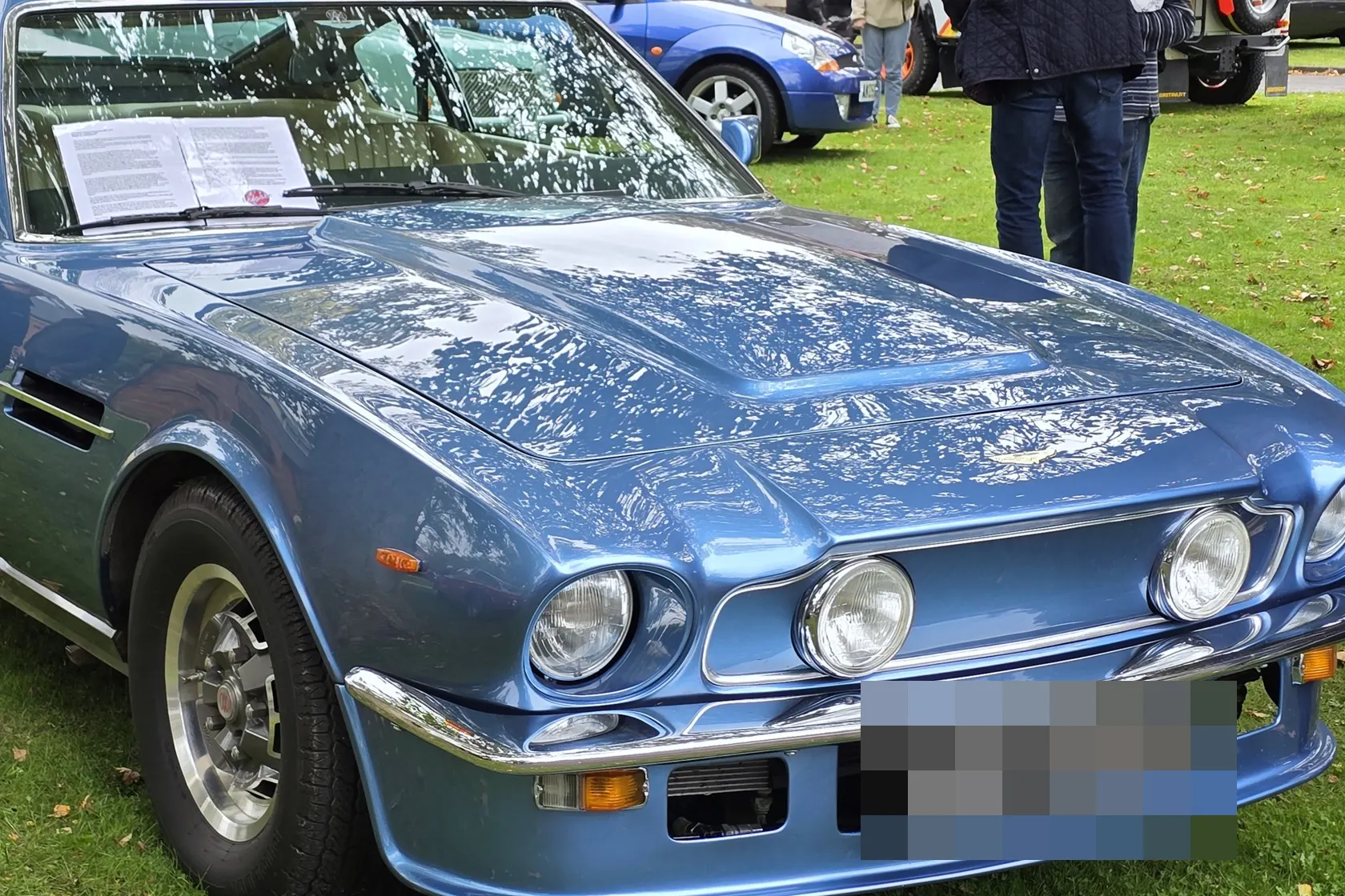 Aston Martin V8 Vantage coupe in front three-quarter view