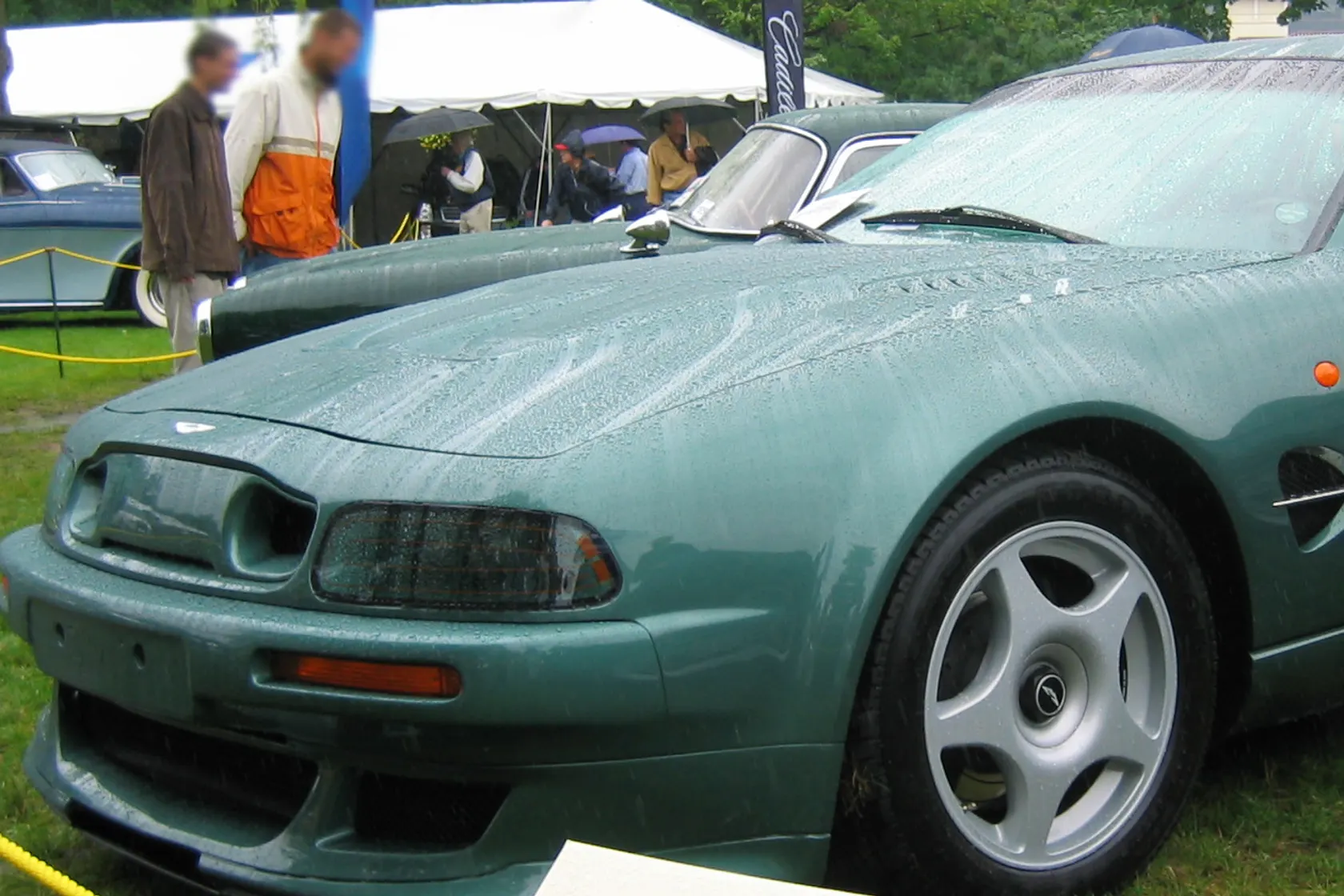 Aston Martin V8 Vantage Le Mans in front three-quarter view