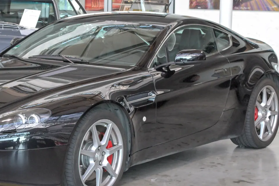 Aston Martin V8 Vantage N400 Coupe in front three-quarter view