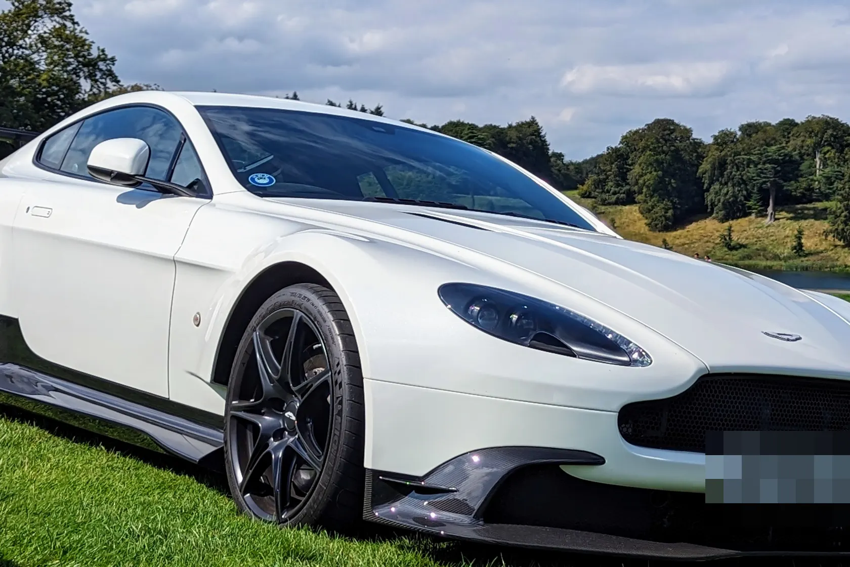 Aston Martin Vantage GT8 in front three-quarter view