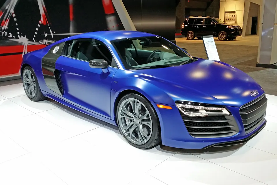 Blue first-generation Audi R8 V10 plus in front three-quarter view