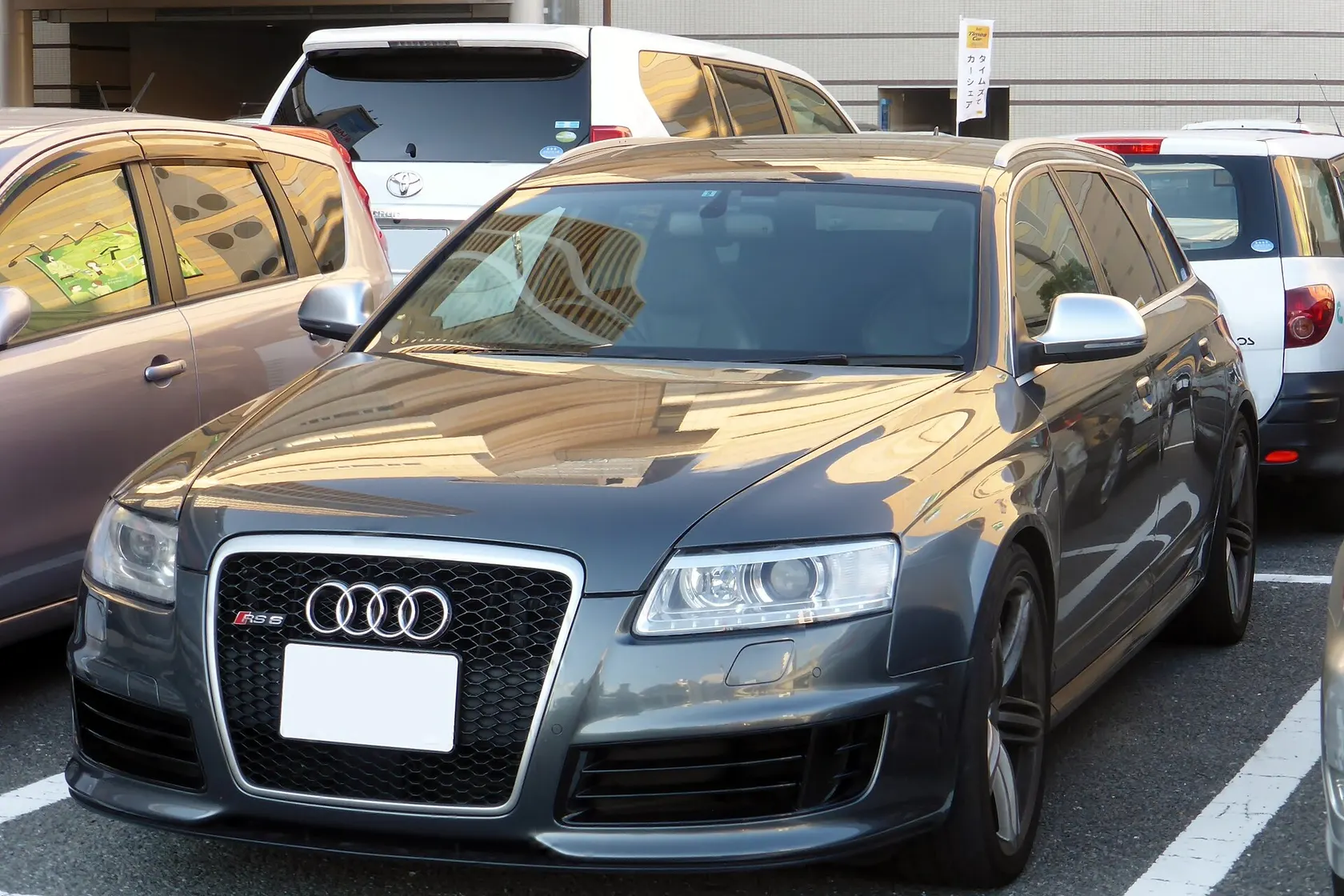 Grey Audi RS 6 Avant C6 in front three-quarter view