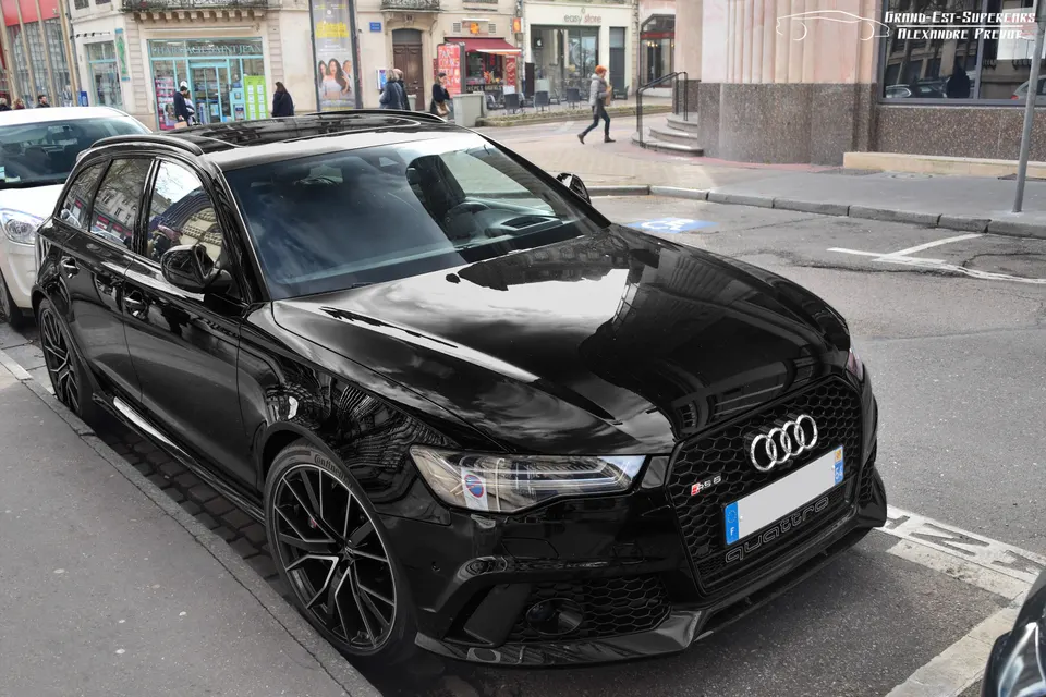 Grey Audi RS 6 Avant performance C7 in front three-quarter view