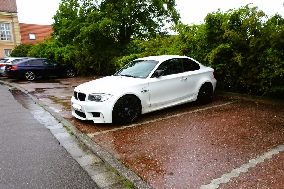 BMW 1 Series M Coupé E82 in front three-quarter view