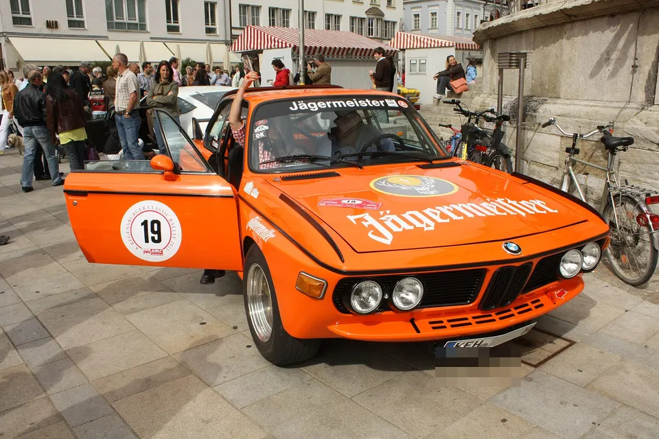Silver BMW 3.0 CSL E9 from the front three-quarter view