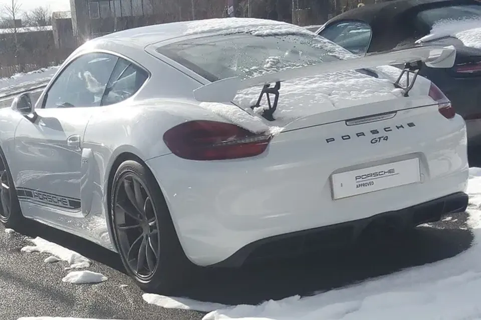 Porsche Cayman GT4 Type 981C, front three-quarter view