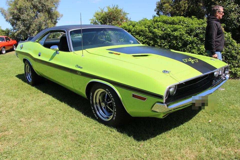 1970 Dodge Challenger R/T 426 HEMI hardtop in front three-quarter view