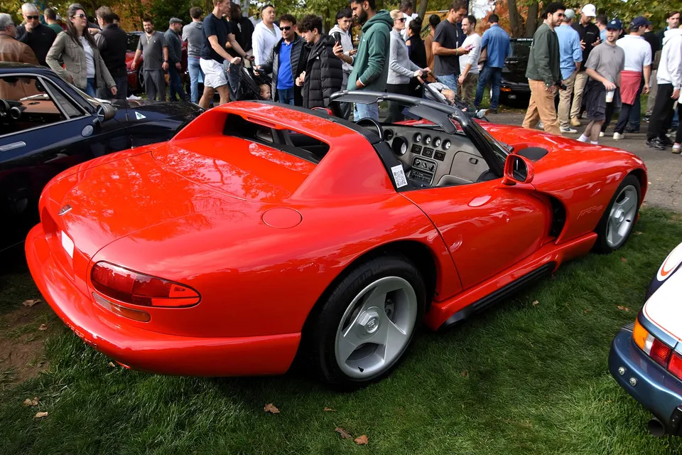 1992 Dodge Viper RT/10 roadster in front three-quarter view