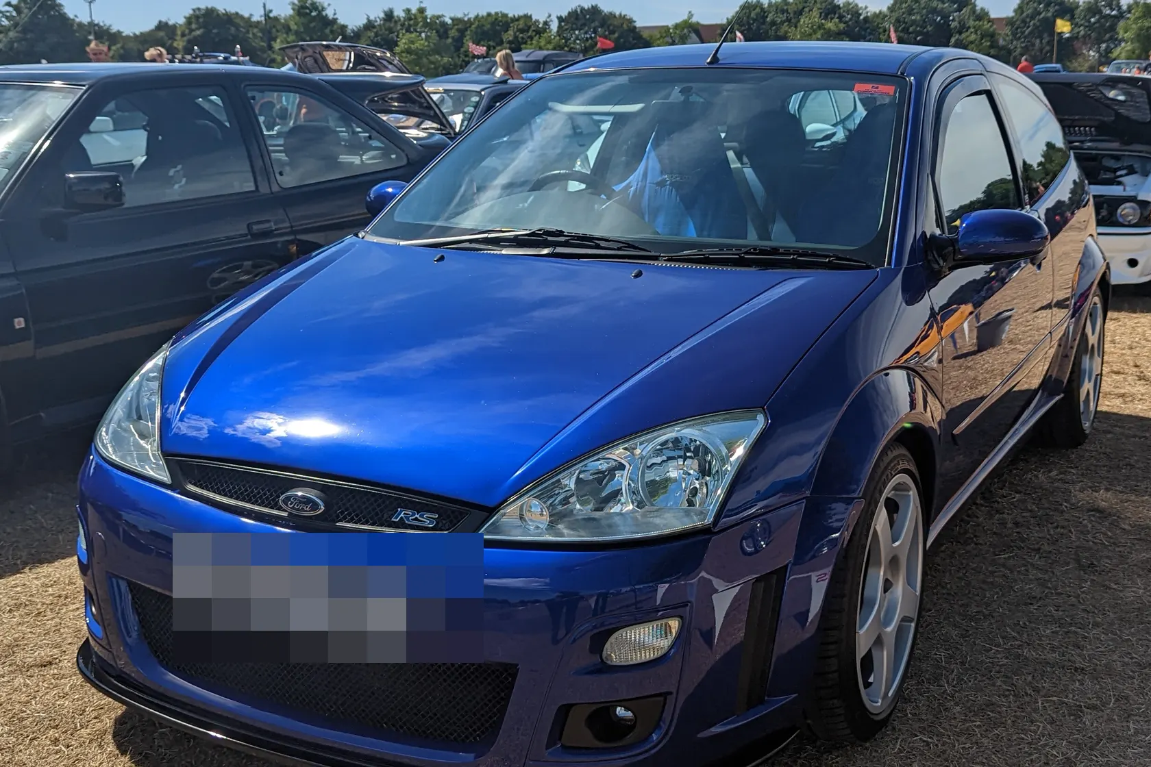 Blue 2003 Ford Focus RS Mk I in front three-quarter view