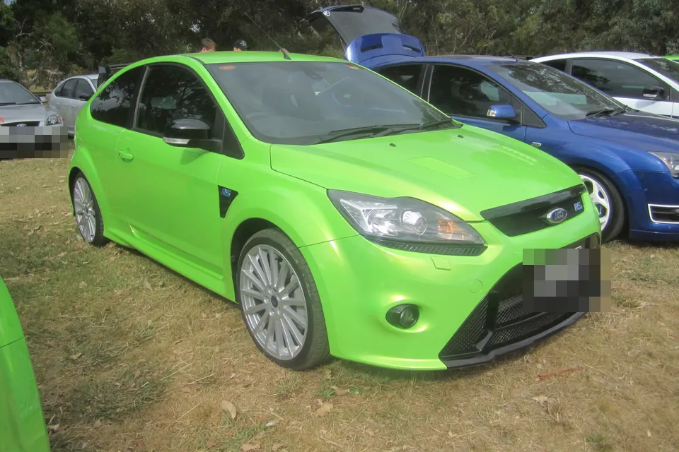 Green Ford Focus RS Mk II in front three-quarter view