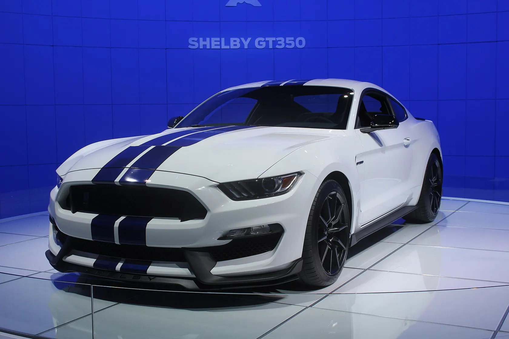 White Ford Mustang Shelby GT350 in front three-quarter view