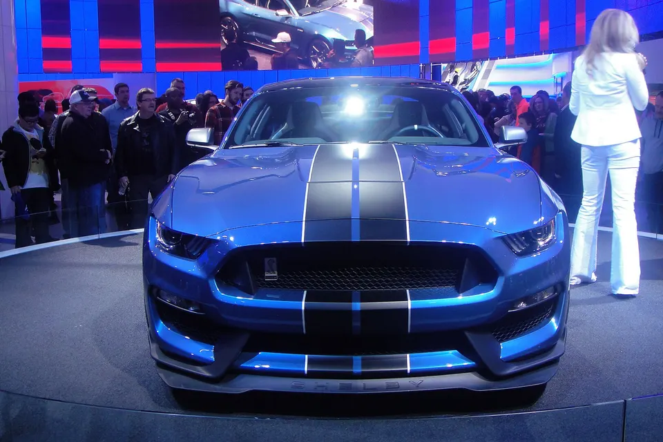 White Ford Mustang Shelby GT350R in front three-quarter view