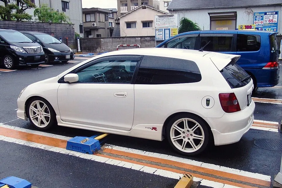 White Honda Civic Type R EP3 in left-side profile