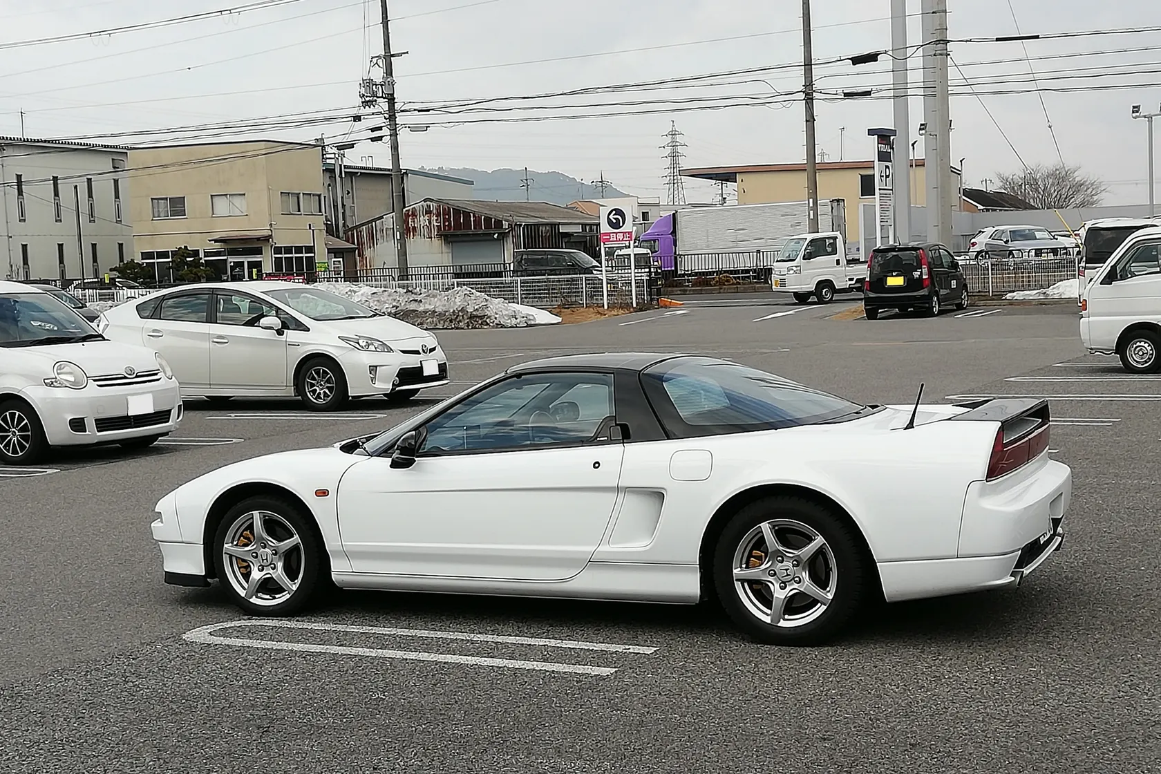 White Honda NSX-R NA1 in side profile