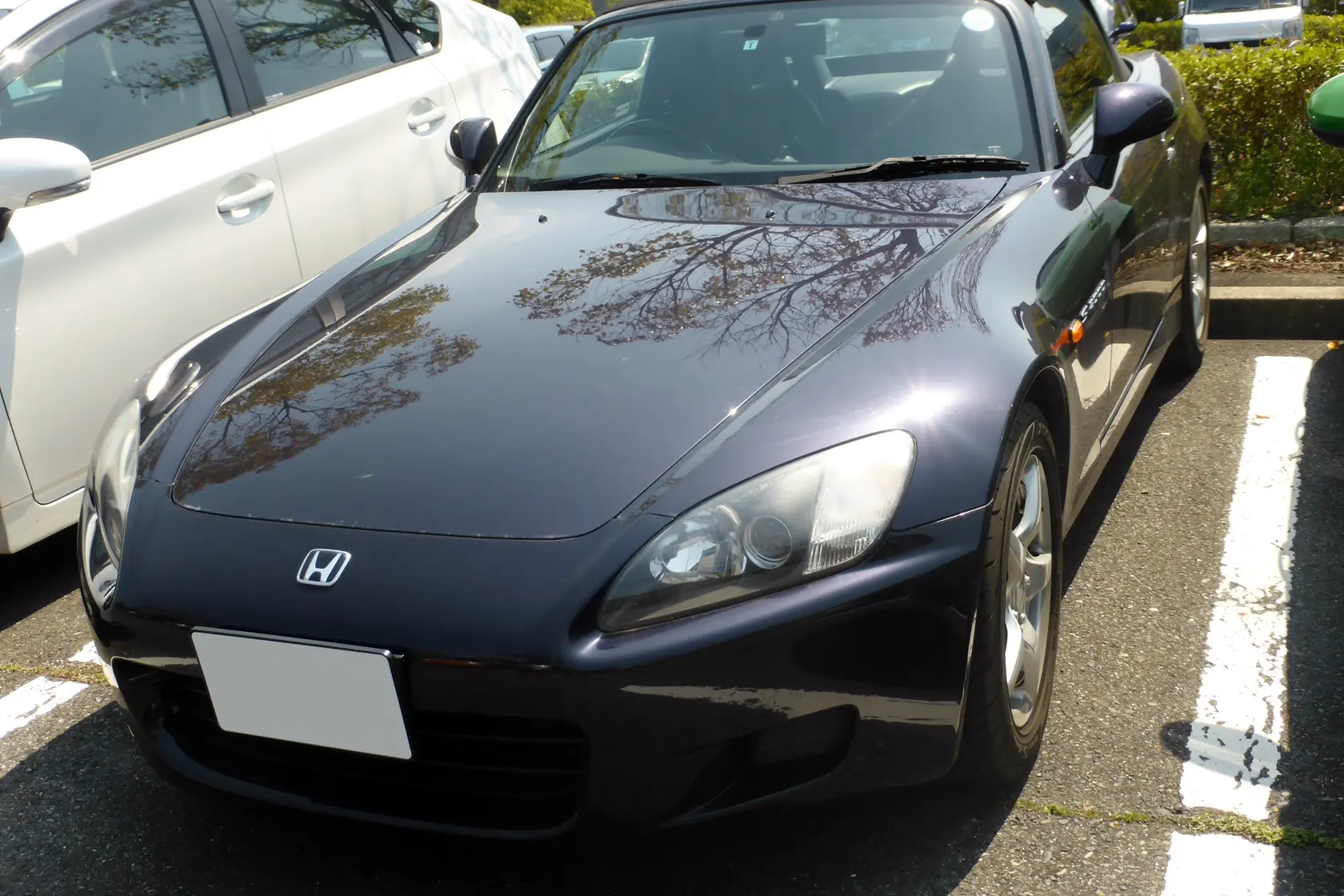 Dark blue Honda S2000 AP1 in front three-quarter view