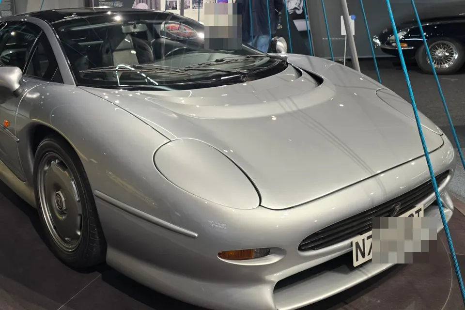 Jaguar XJ220 production road car in front three-quarter view
