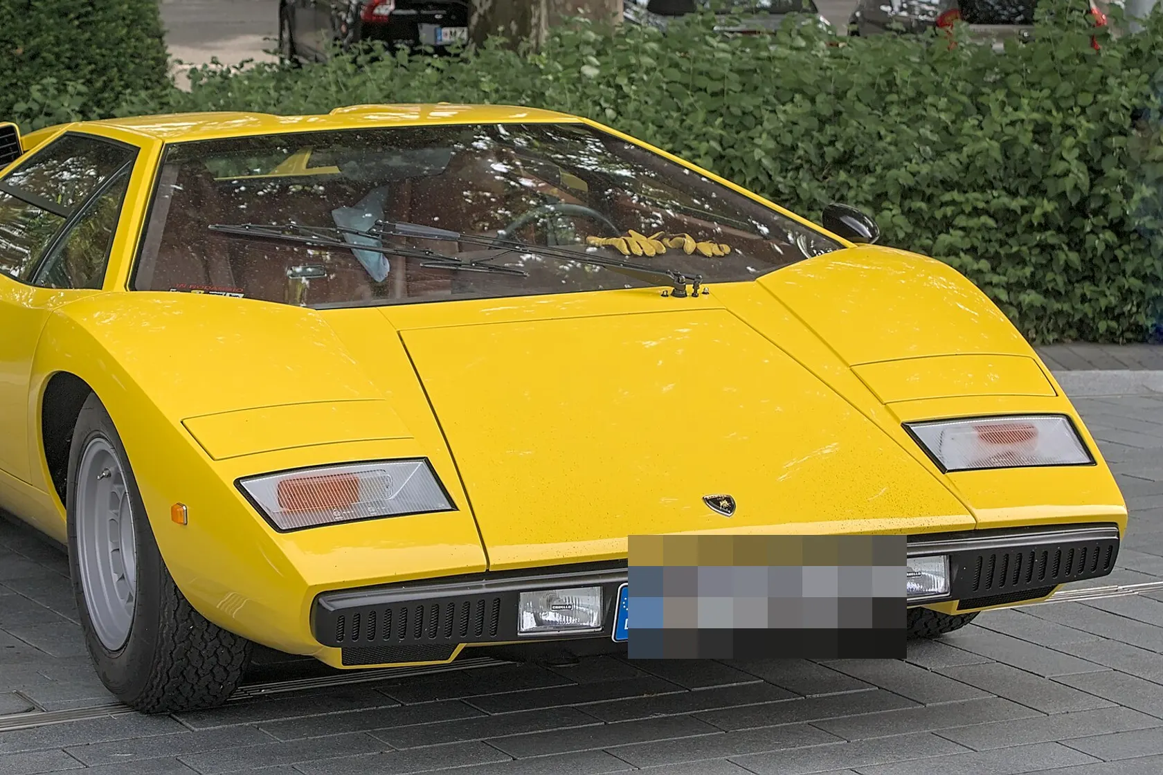 Yellow Lamborghini Countach LP400 viewed from the front quarter