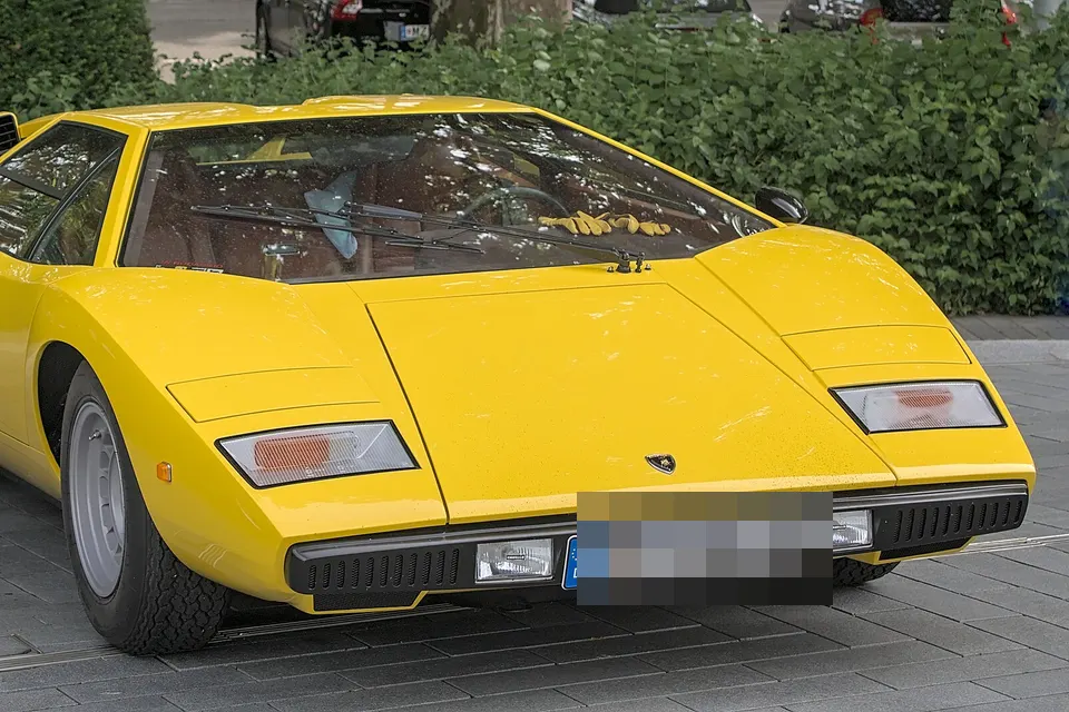Yellow Lamborghini Countach LP400 viewed from the front quarter