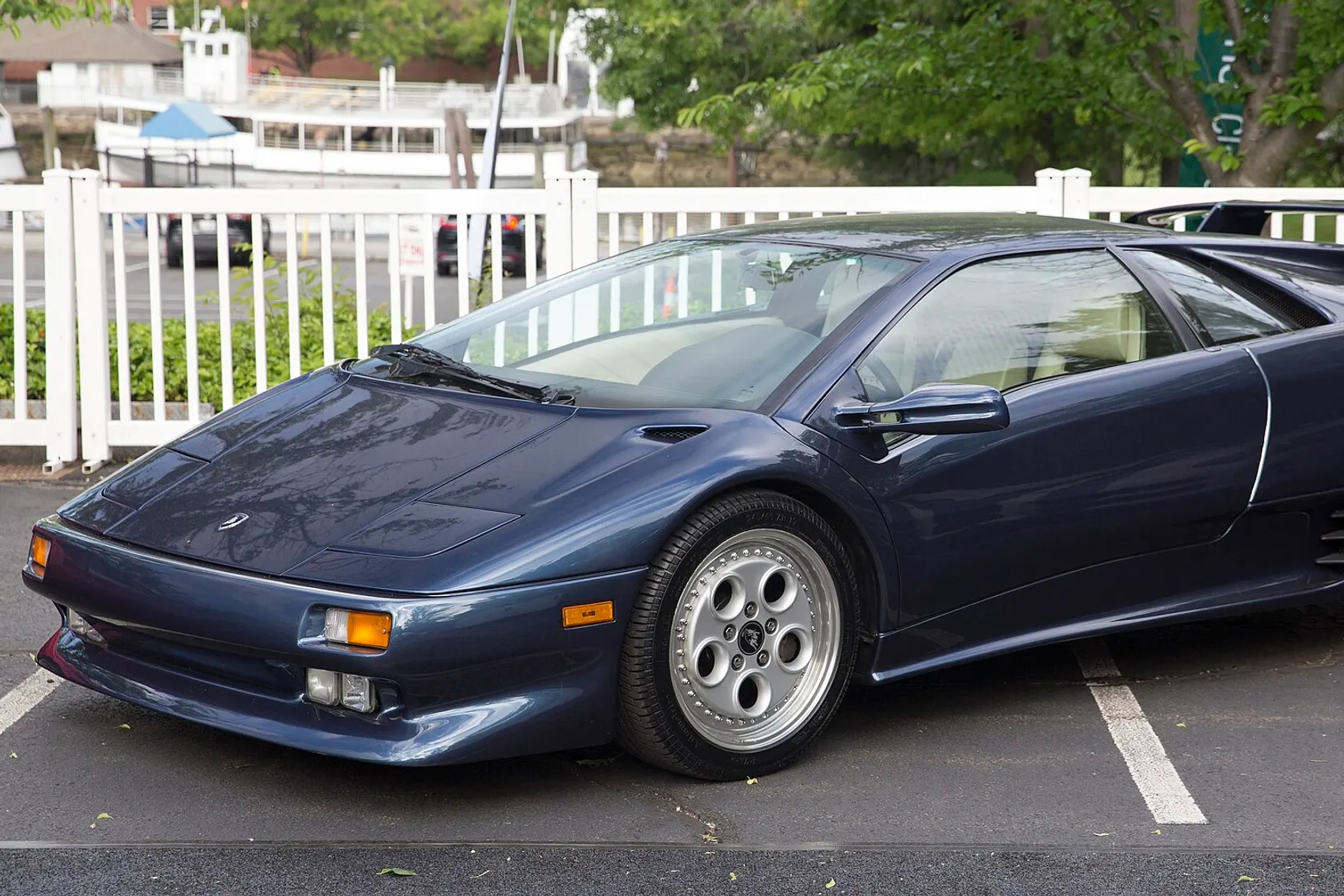 Midnight-blue 1991 Lamborghini Diablo viewed from the front quarter