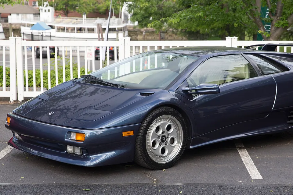 Midnight-blue 1991 Lamborghini Diablo viewed from the front quarter