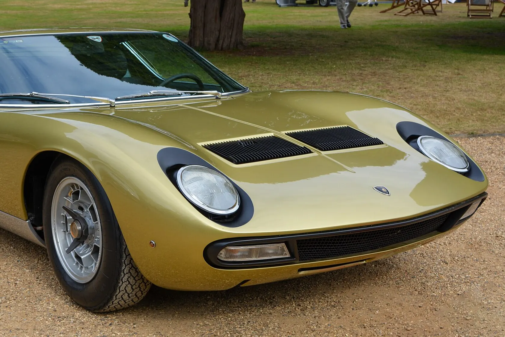Orange Lamborghini Miura P400 SV, front three-quarter view