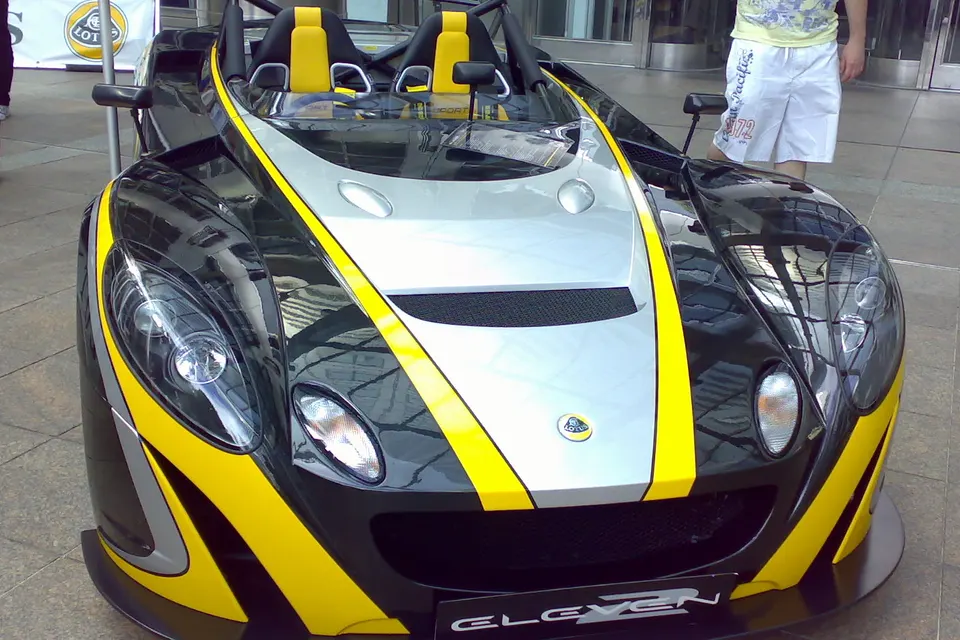 Lotus 2-Eleven Type 123 in front three-quarter view