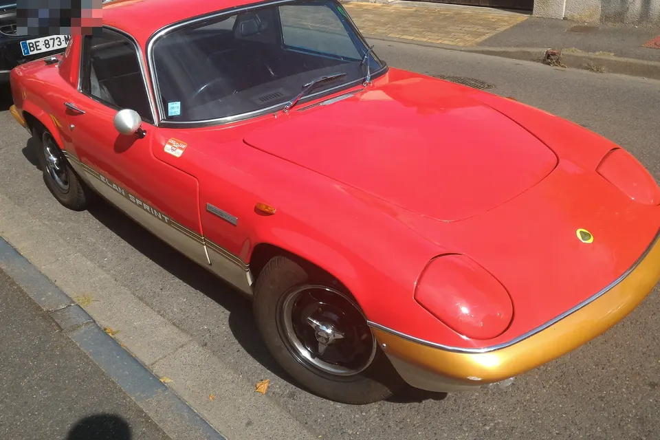 Lotus Elan Sprint Type 36 fixed-head coupé in side-front view