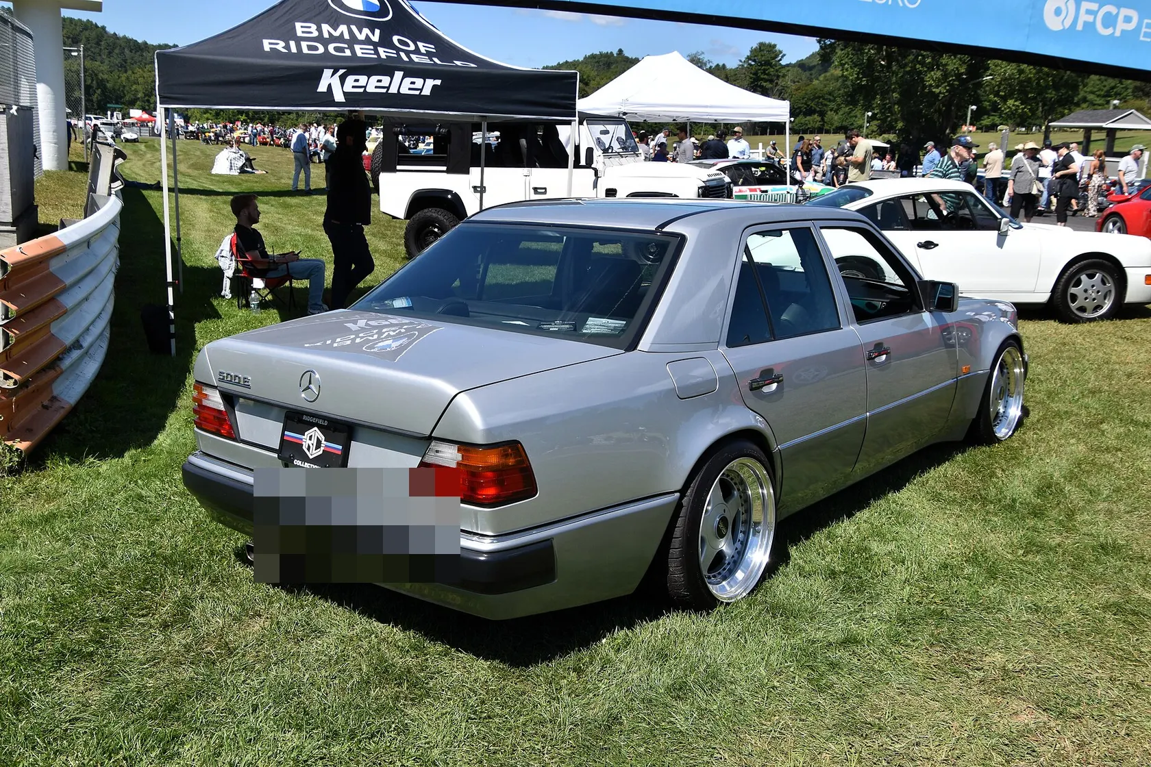 Black Mercedes-Benz 500 E, front three-quarter view