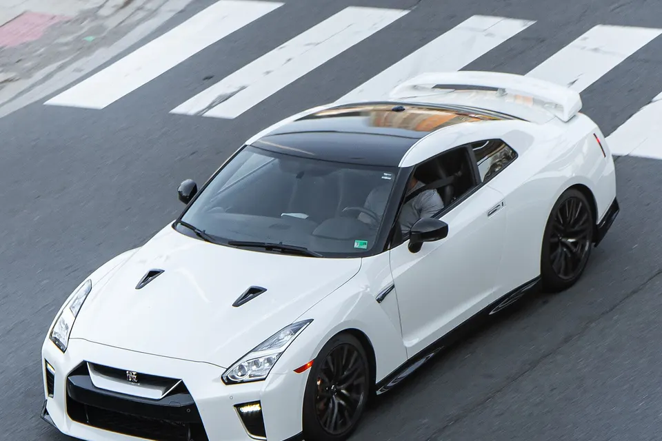 White Nissan GT-R R35 in front three-quarter view