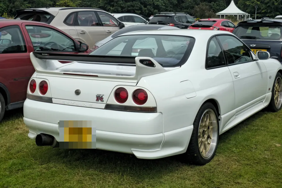 Silver Nissan Skyline GT-R V-Spec BCNR33 in front three-quarter view