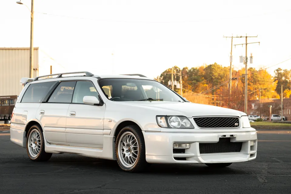 White Nissan Stagea Autech Version 260RS WGNC34