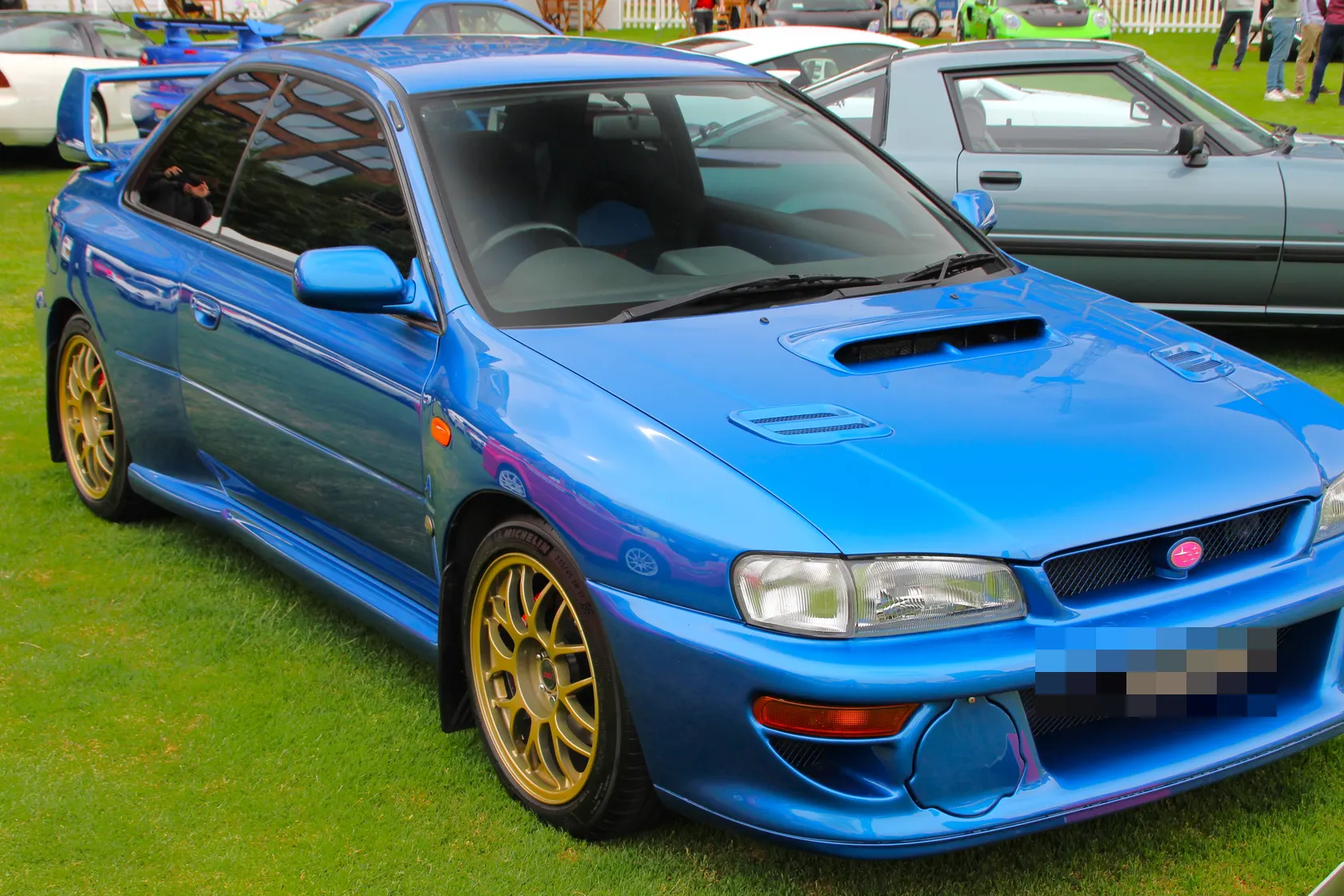 1998 Subaru Impreza 22B STI Version in front three-quarter view