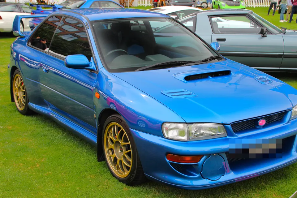 1998 Subaru Impreza 22B STI Version in front three-quarter view