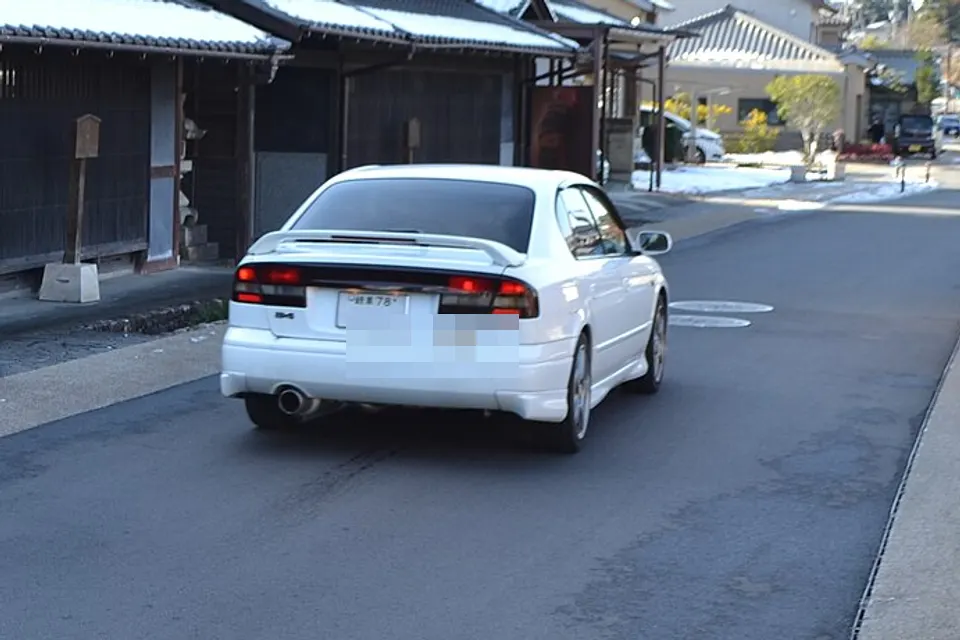 Subaru Legacy B4 RSK BE5 in front three-quarter view