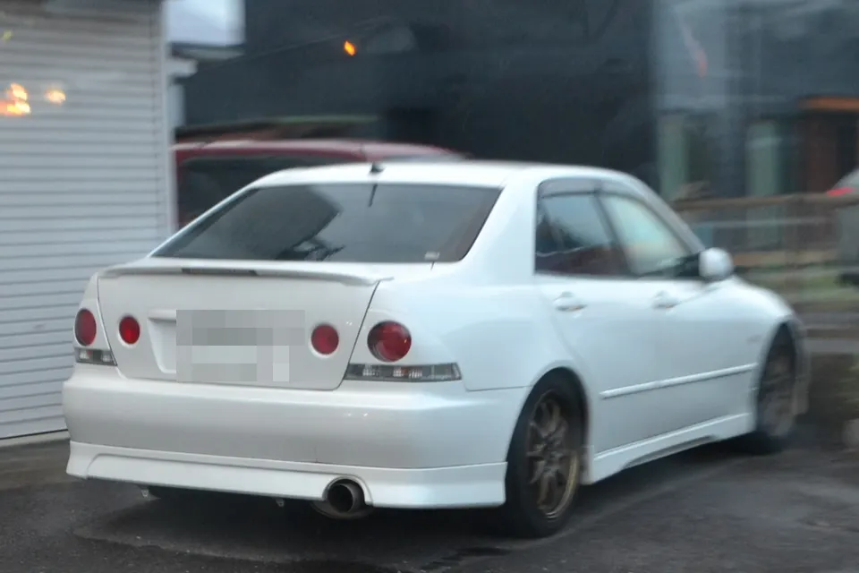 Silver Toyota Altezza RS200 Z Edition, rear three-quarter view